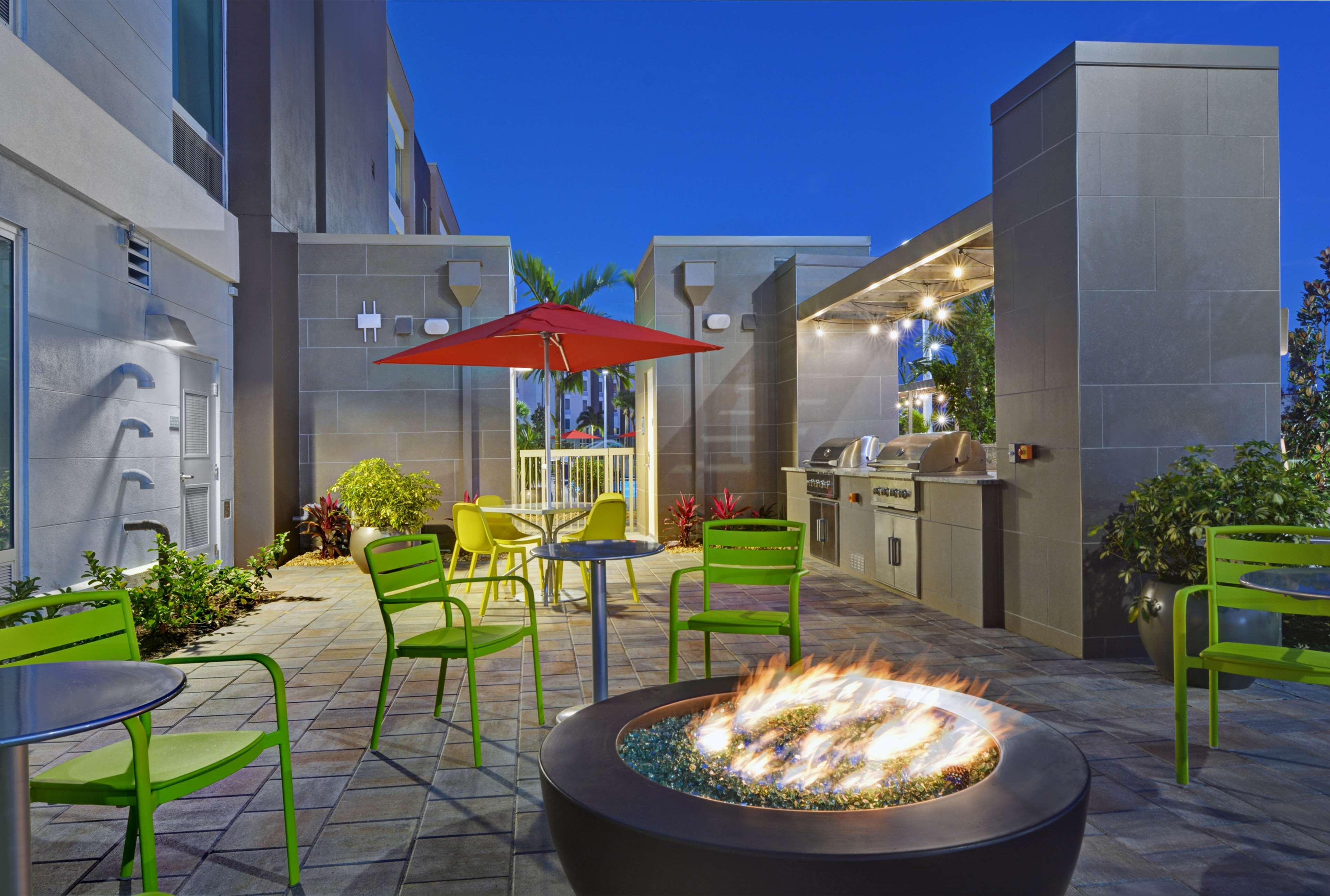 Home2 Suites By Hilton Fort Myers Colonial Blvd Exterior photo